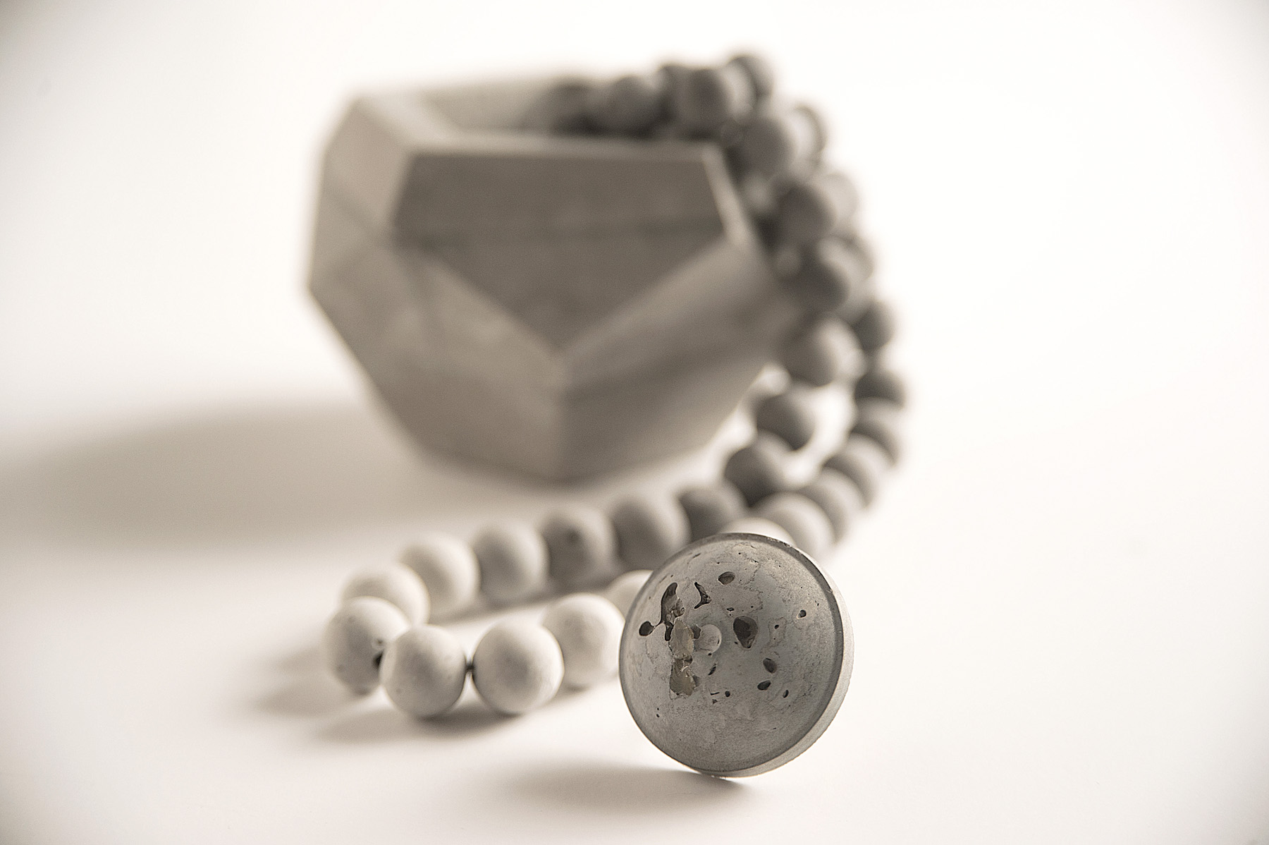 Beyond Adornment. Exploring concrete as a material for jewelry and accessories